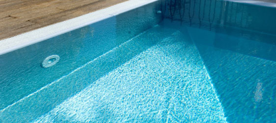 Frise de piscine claire et frise de piscine foncée