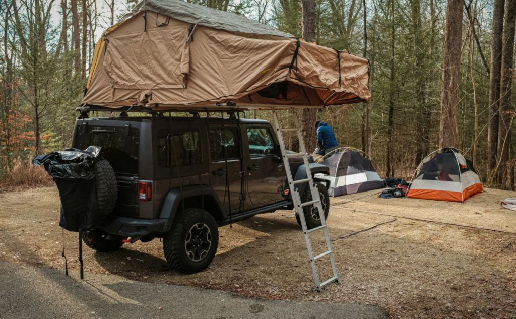 Les tentes de toit rigides : La révolution du camping moderne